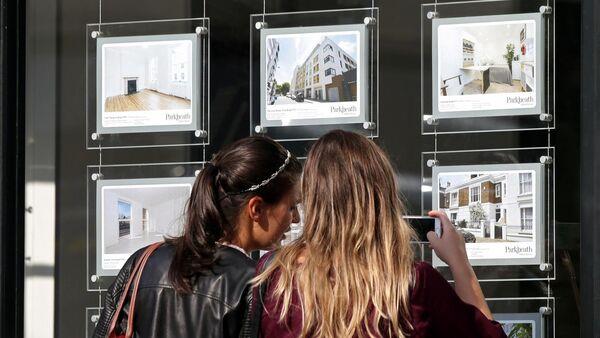 UK house prices fall in October amid political turmoil   