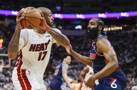 Miami Heat forward P.J. Tucker (17) controls the ball from Philadelphia 76ers guard James Harden (1)
(Sam Navarro-USA TODAY Sports)