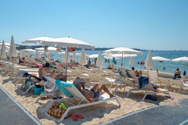 Hidden cameras show discrimination on private French beaches, say activists