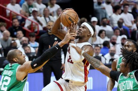  Jimmy Butler #22 of the Miami Heat against the Boston Celtics during game seven of the Eastern Co<em></em>nference Final (Photo by Andy Lyons/Getty Images)