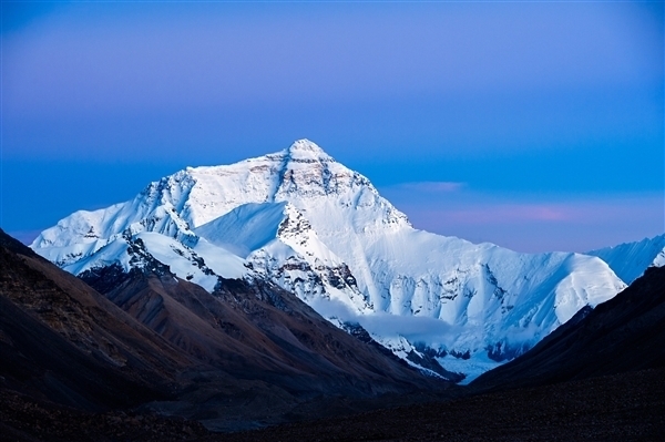 珠峰被救女士拒绝支付救人费用引争议 登山公司公布遇险原因